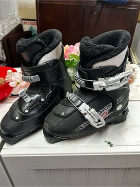 Salomon Kids 13c Black Ski Boots with Adjustable Buckles